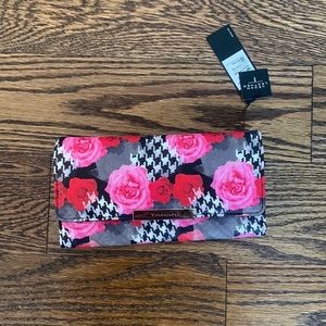Tahari NWT Floral Wallet